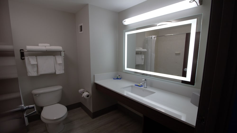 Standard Room, 2 Queen Beds - Photo 6