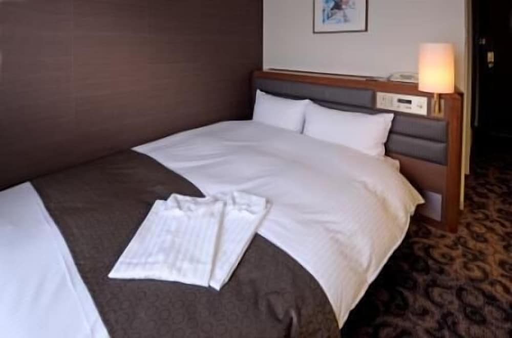 Semi-double Room, Smoking