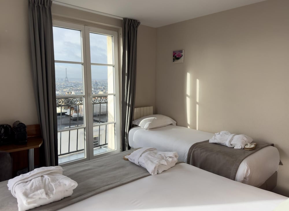 Triple Superior Room with Balcony & Double view photo 2