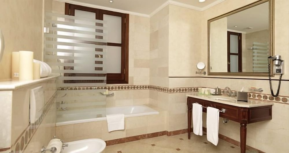 Prestige Suite photo 2