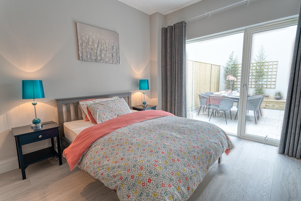 House, 4 Bedrooms, City View