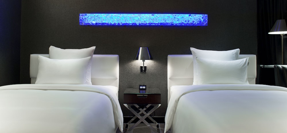 Club Room, 2 Double Beds, Balcony - Photo 2