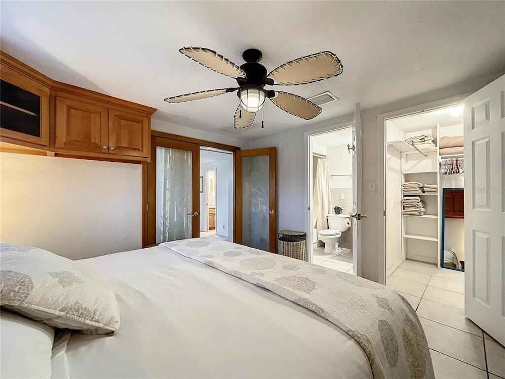 Comfort Duplex, 2 Bedrooms, Lakeside photo 3