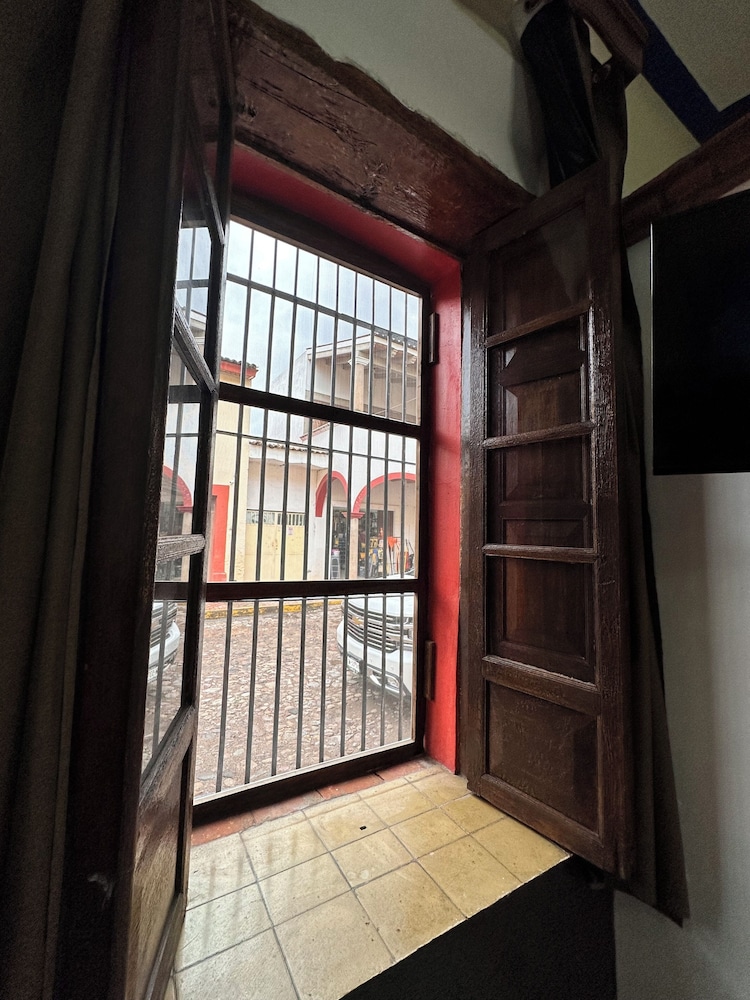 Classic Triple Room - Photo 9