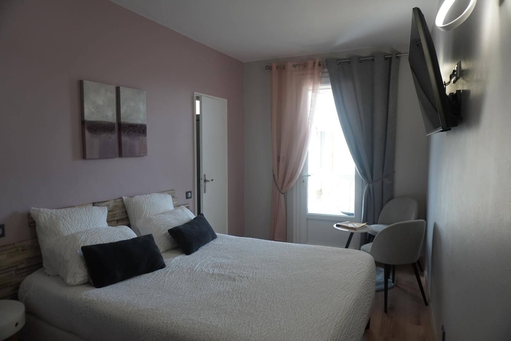 Superior Room, 1 Queen Bed, Lake View