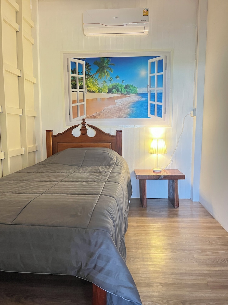 Single Room, Shared Bathroom photo 1