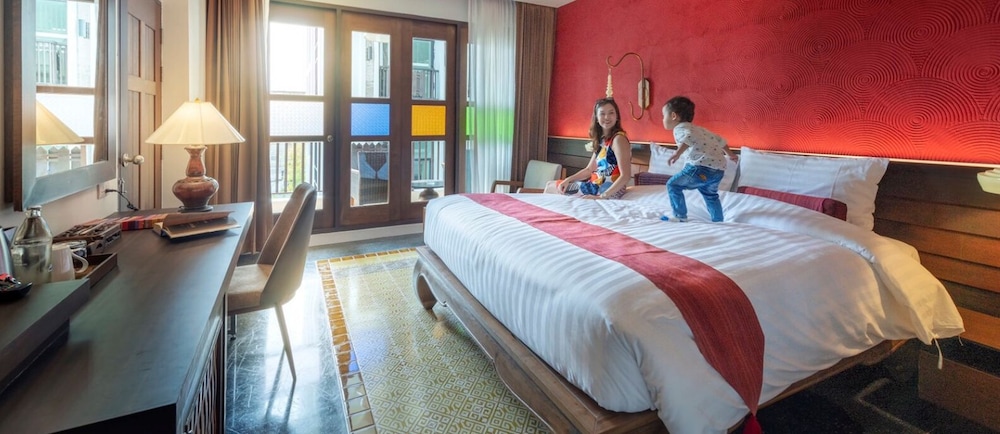 Deluxe Room, 1 King Bed, Pool View - Photo 1