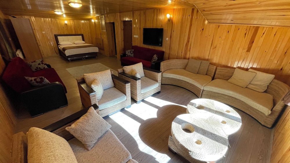 Classic Studio, Multiple Beds, City View