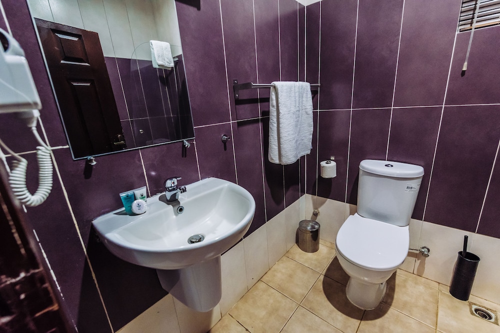 Executive Suite, 1 Queen Bed, Ensuite photo 2