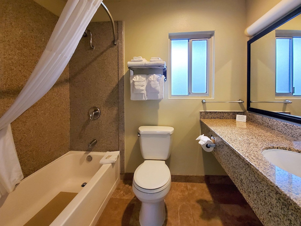 Room, Multiple Beds, Non Smoking - Photo 7