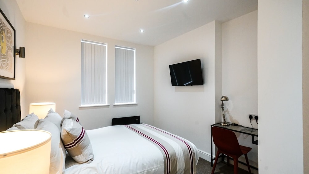 Economy Double Room, 1 Double Bed, Non Smoking, Ensuite - Photo 6