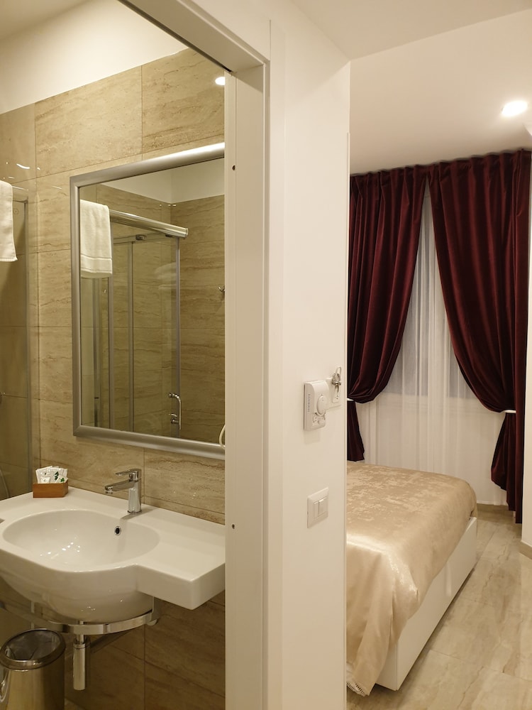 Classic Double Room - Photo 3