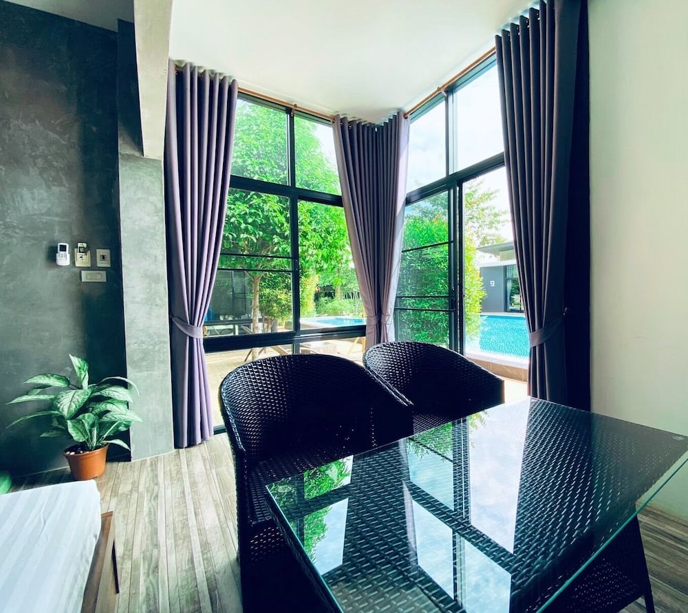 Pool Villa Triple Bed photo 3