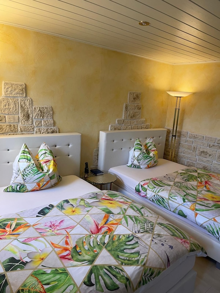 Deluxe Quadruple Room, 2 Queen Beds photo 3