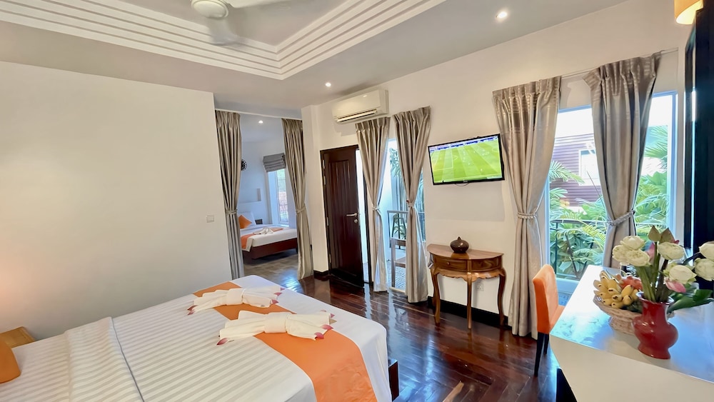 Family Room, Balcony, Pool View (Free Bus Station Pick up) - Photo 3