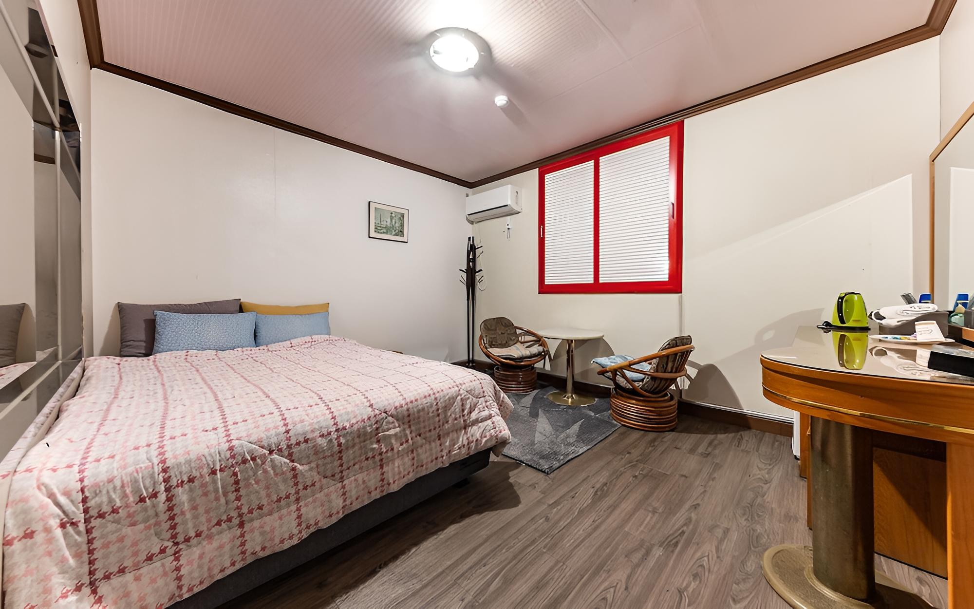 Room (Standard Room) - Photo 13