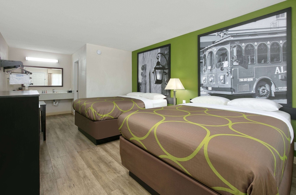 Room, 2 Queen Beds, Non Smoking photo 1