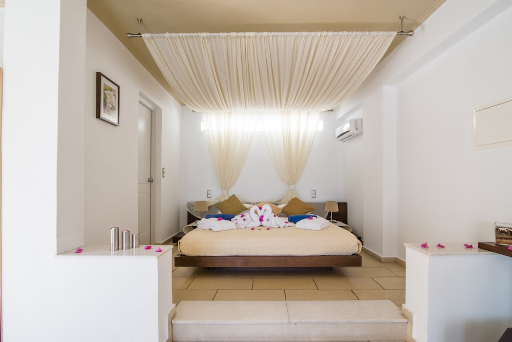 Junior Suite, Private Pool - Photo 7