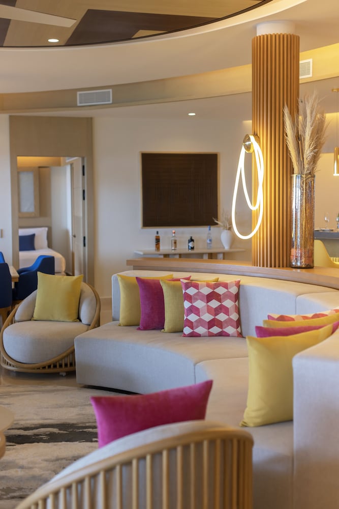 Luxury Chairman Two Bedroom Suite Ocean Front Diamond Club - Photo 25