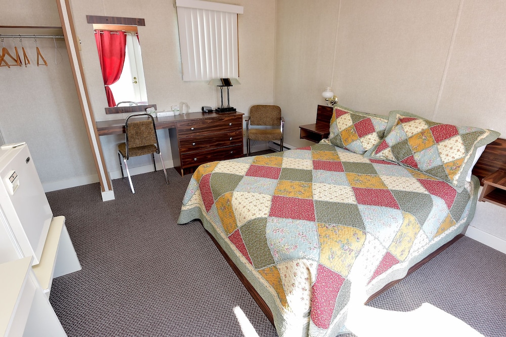 Standard Room, 1 Queen Bed, Ocean View photo 3