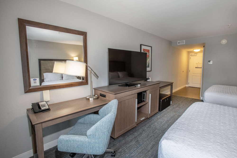 Room, 2 Queen Beds, Accessible, Bathtub (Tub)