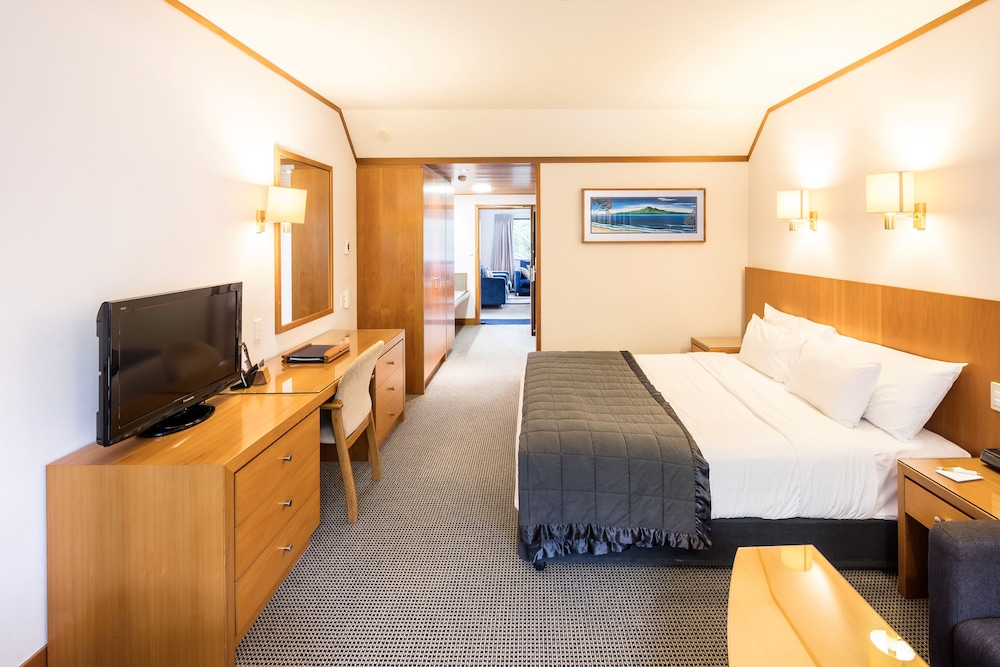 Premium Suite, 1 King Bed, Garden View