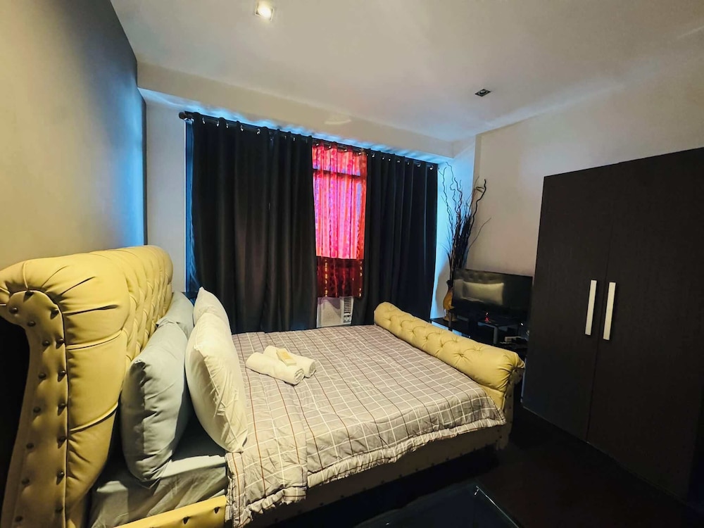 Standard Studio Suite, City View