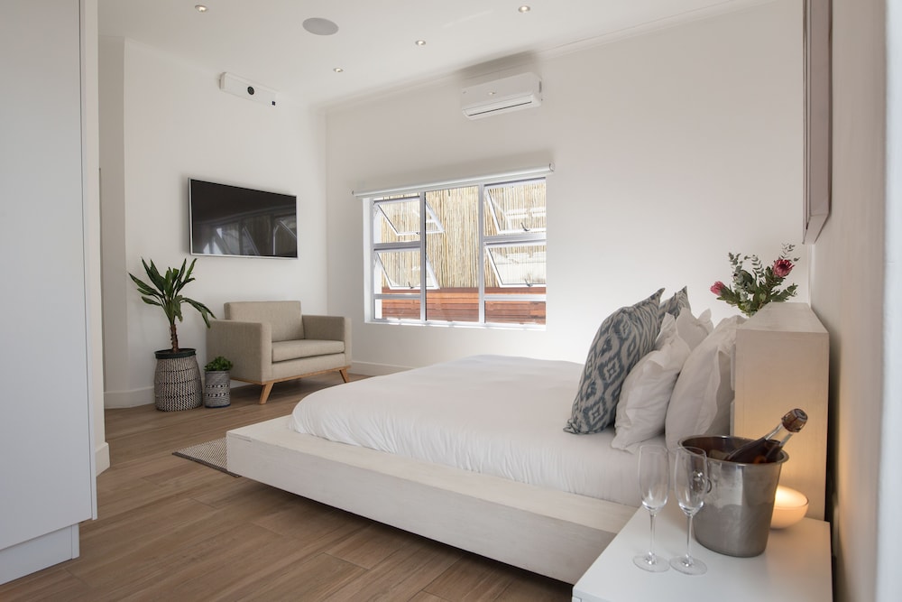Family Room, 2 Bedrooms