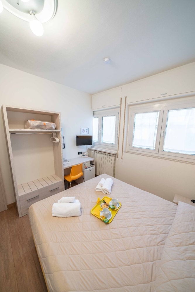Classic Double Room, 1 Queen Bed - Photo 6