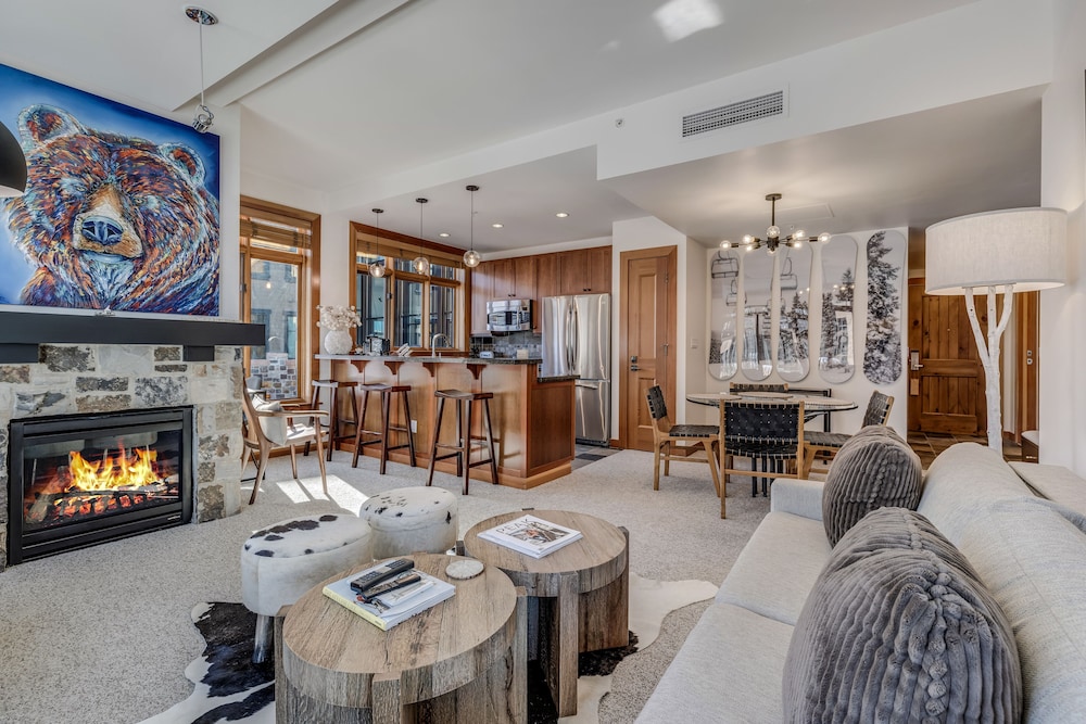 Luxury Condo, 2 Bedrooms photo 1