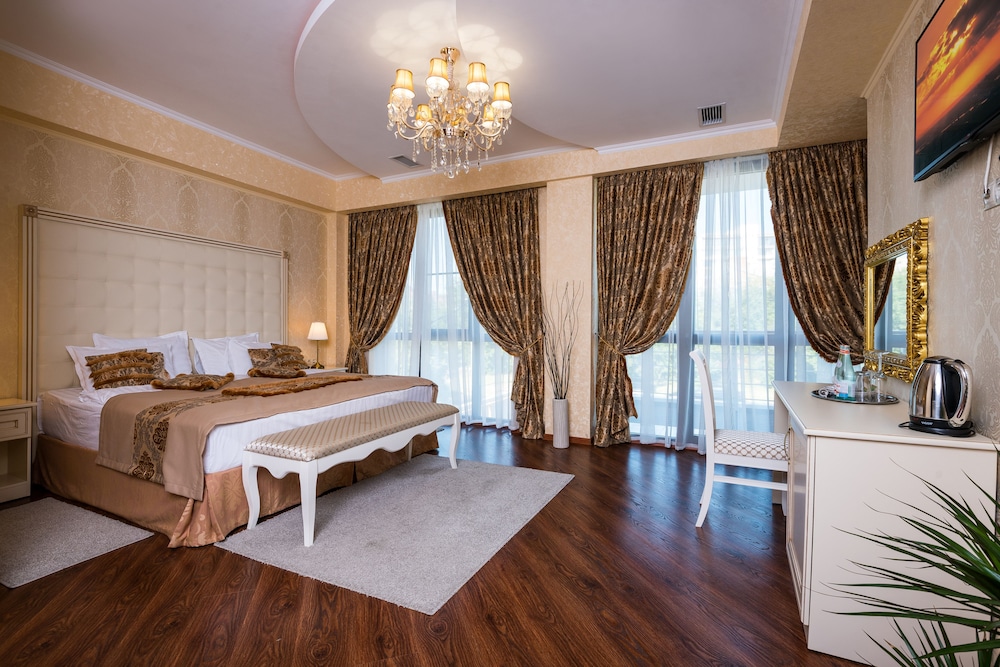 Luxury Room, 1 King Bed, Non Smoking, City View