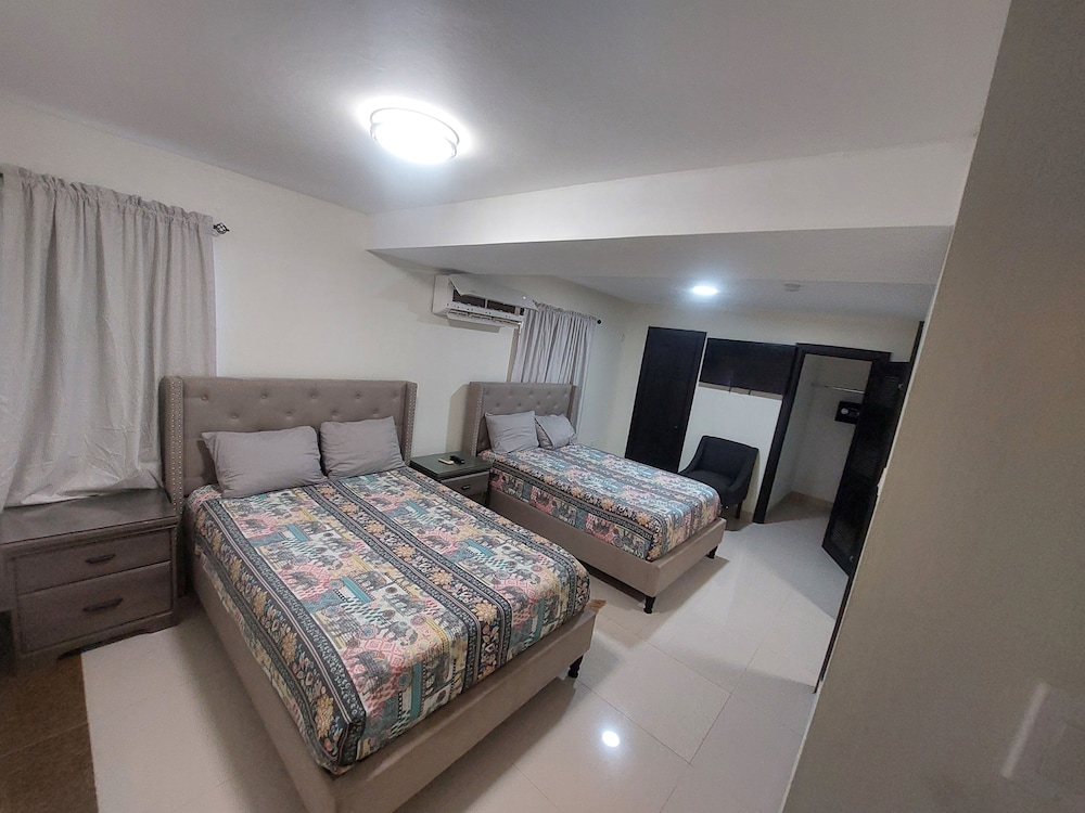 Standard Room, 1 King Bed - Photo 4