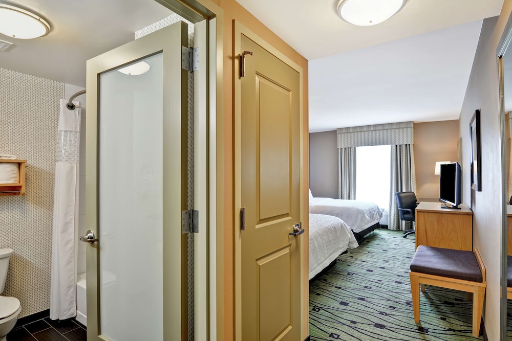 Two Queen Beds - Photo 4