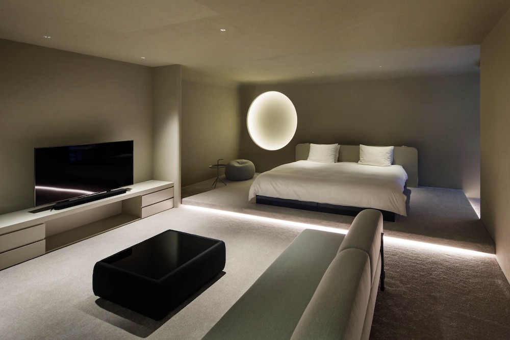 Designer's Suite - Non Smoking photo 3