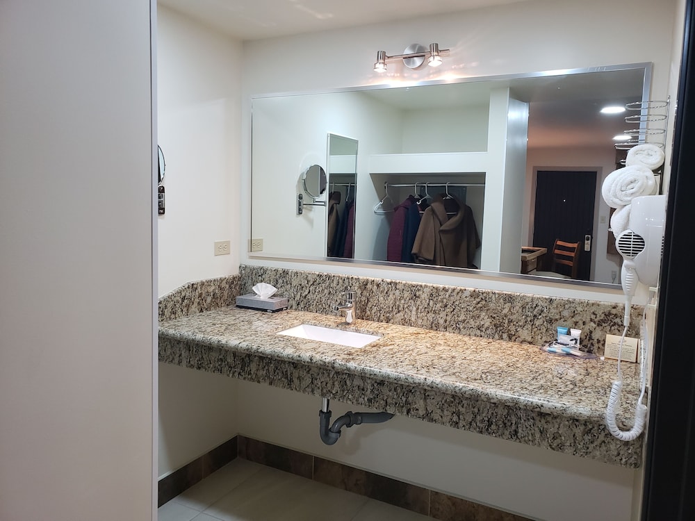 Deluxe Quadruple Room - Photo 6