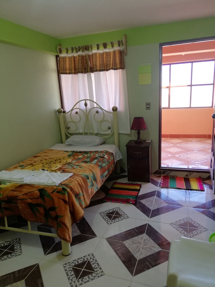 Standard Twin Room, 2 Twin Beds, Shared Bathroom photo 2