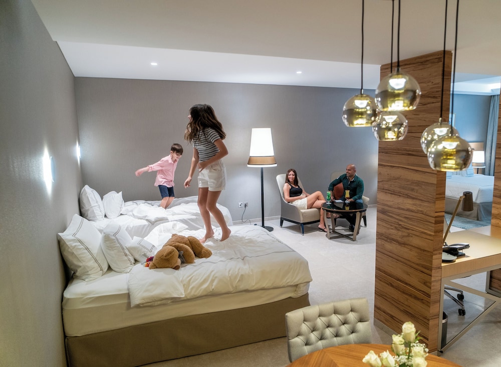 Family Room - Complimentary Luxury Transfers to Jumeirah Beach and Mall of Emirates