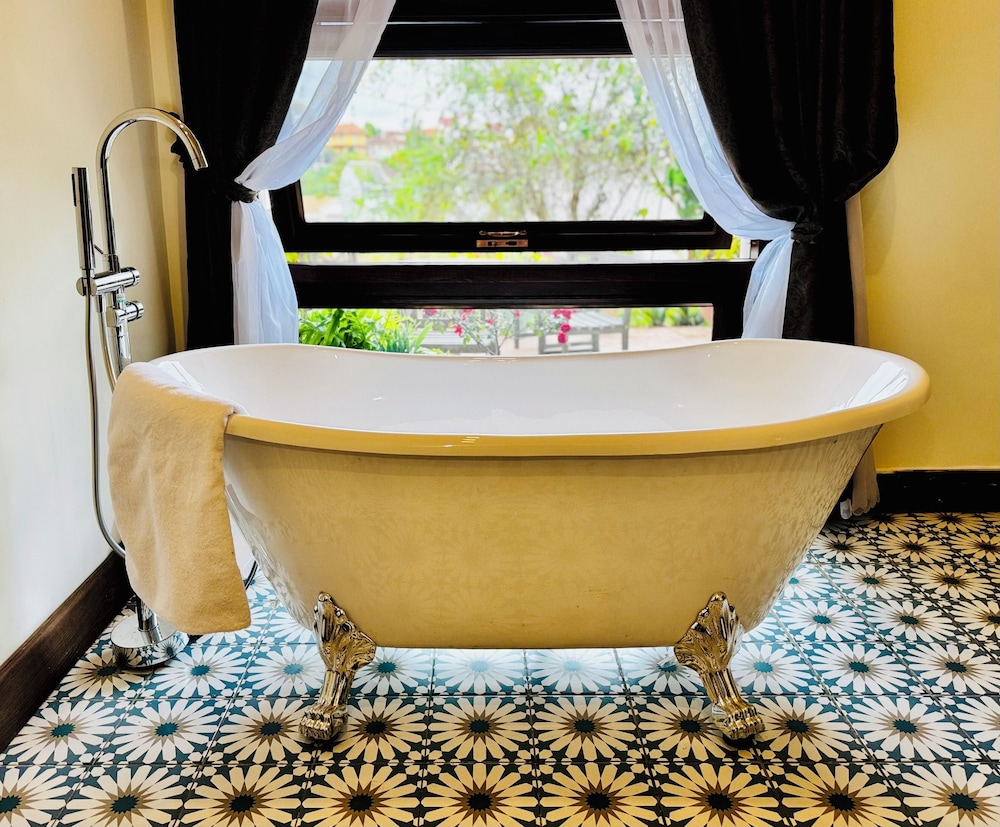 Comfort Suite City View with Bathtub