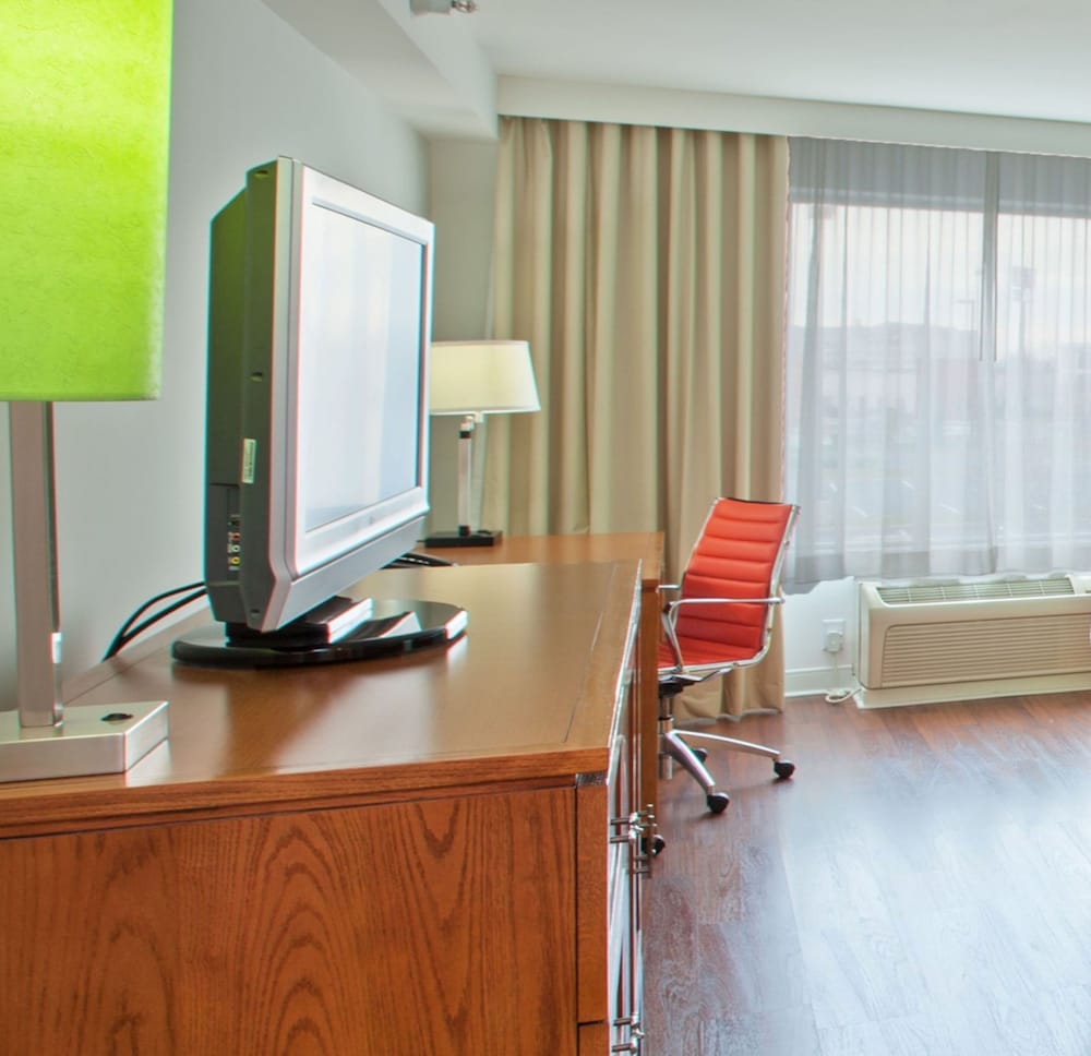 Standard Room, 2 Queen Beds, Accessible (Communications) - Photo 3