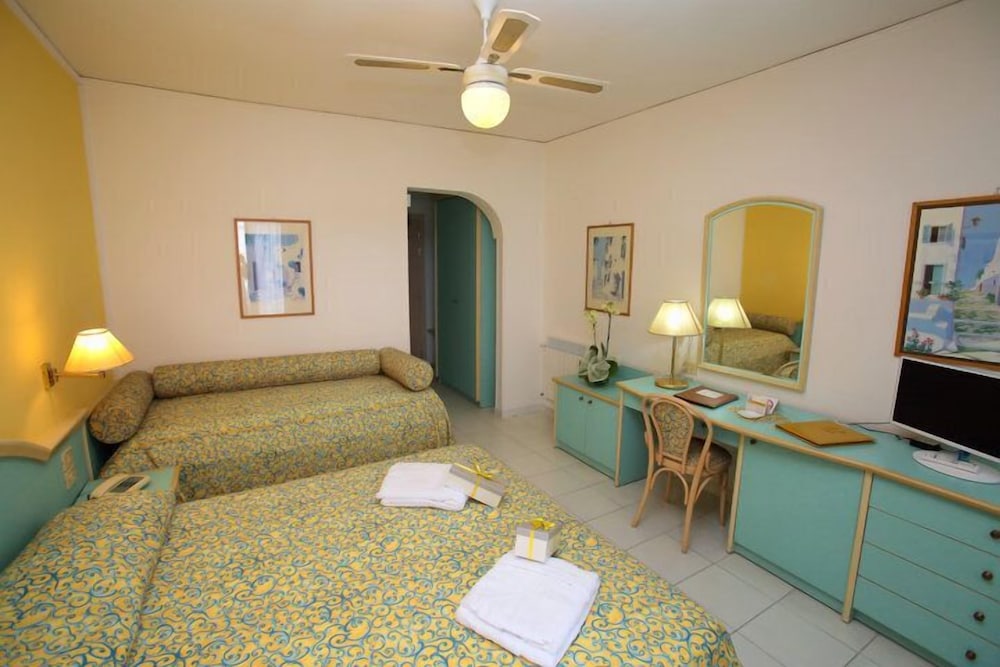 Comfort Quadruple Room photo 2