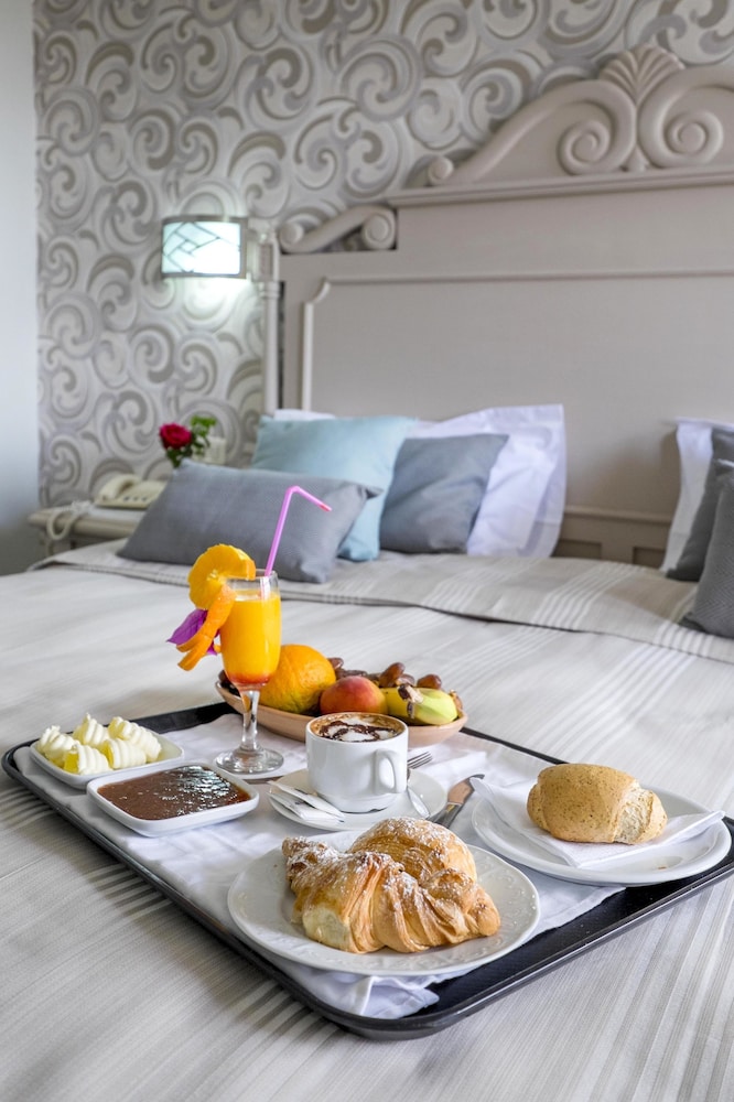 Basic Double or Twin Room - Photo 2