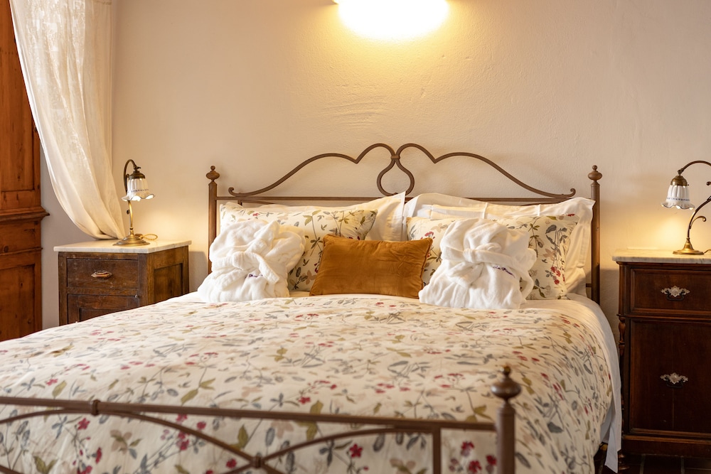 Traditional Studio Suite photo 1
