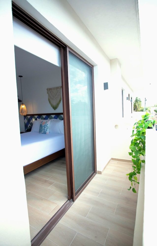 Superior Room, 1 Queen Bed, Balcony, City View - Photo 5