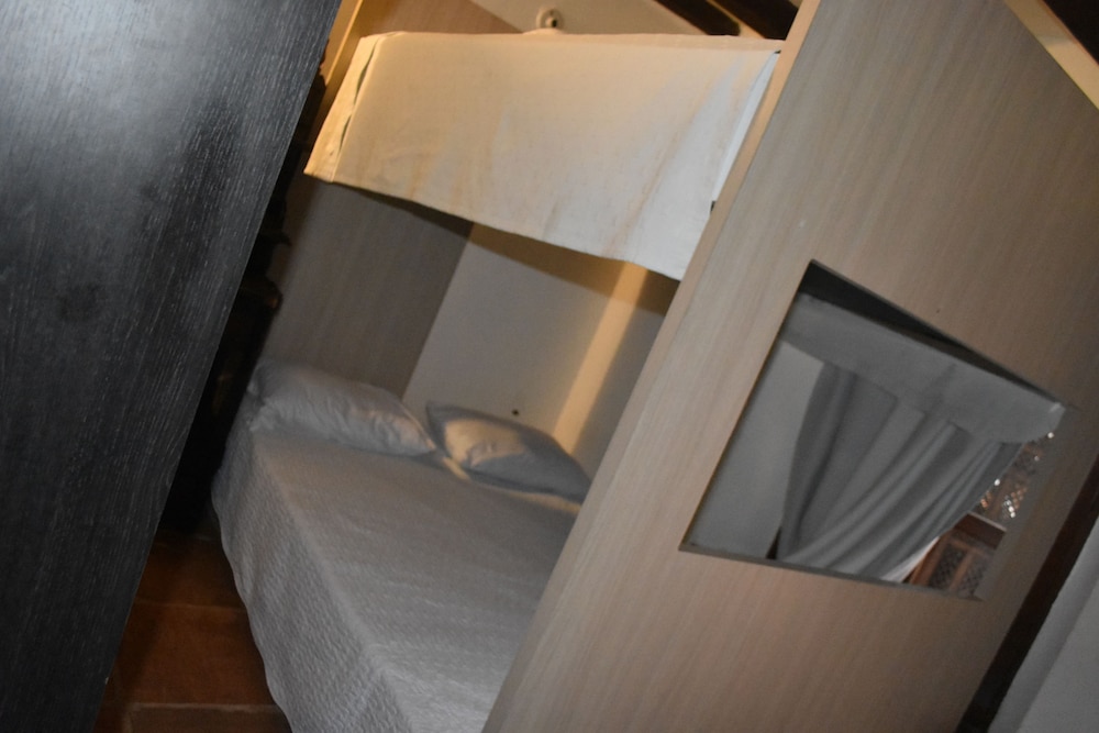 Economy Quadruple Room, Multiple Beds, Non Smoking