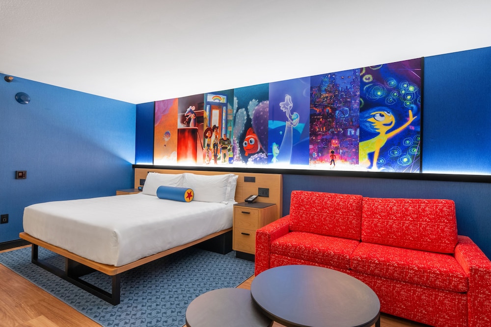Standard View - Club Level - King Bed and pull out sofa - Photo 4
