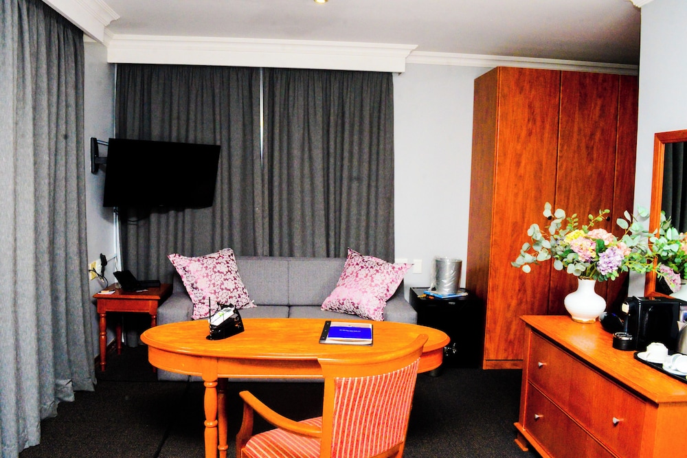 Junior Suite, 1 King Bed with Sofa bed - Photo 2