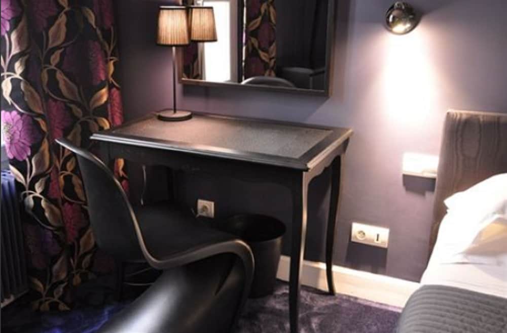 Junior Suite (with 1 Double Bed and 1 single)