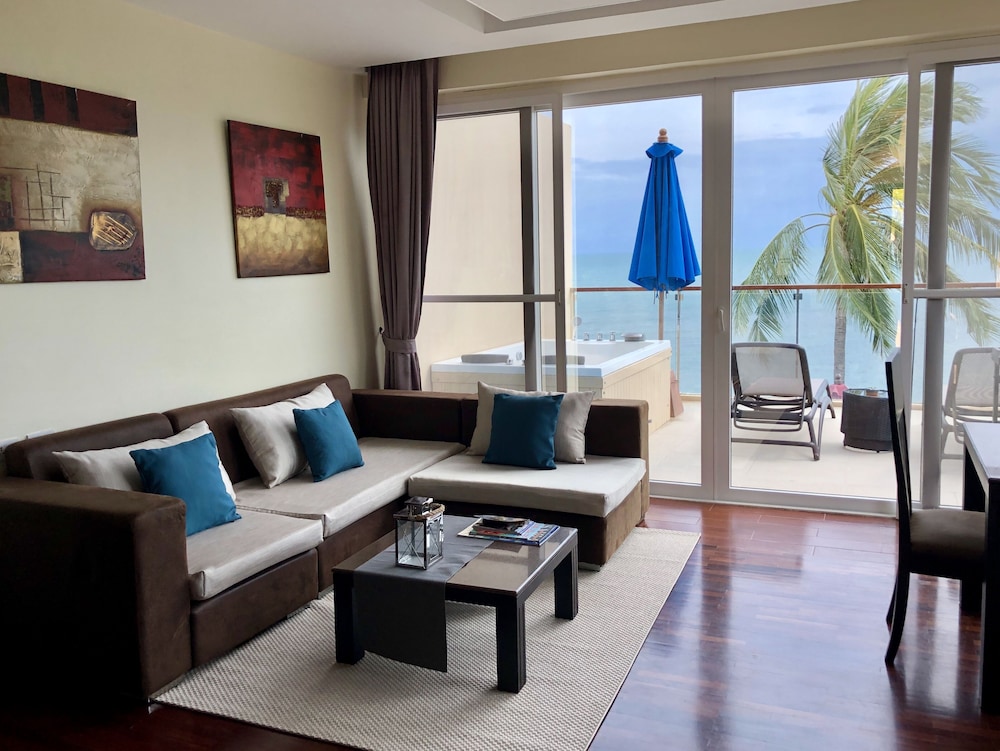 Jacuzzi Suite - Photo 8