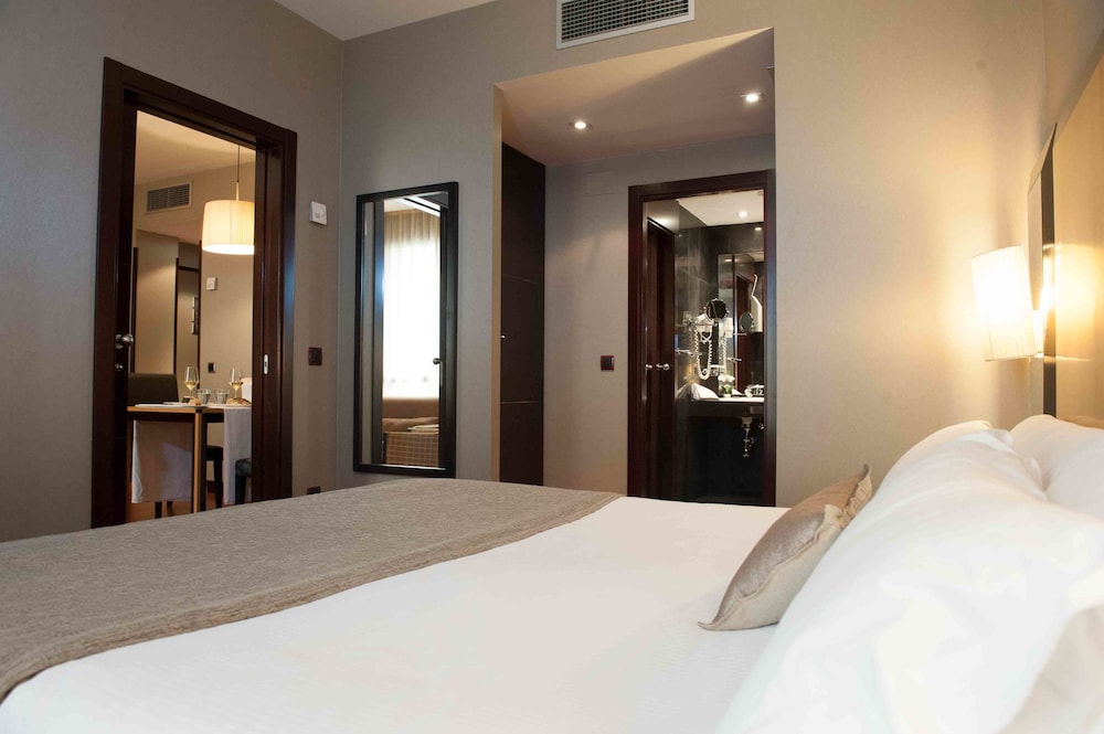 Premium Room - Photo 3