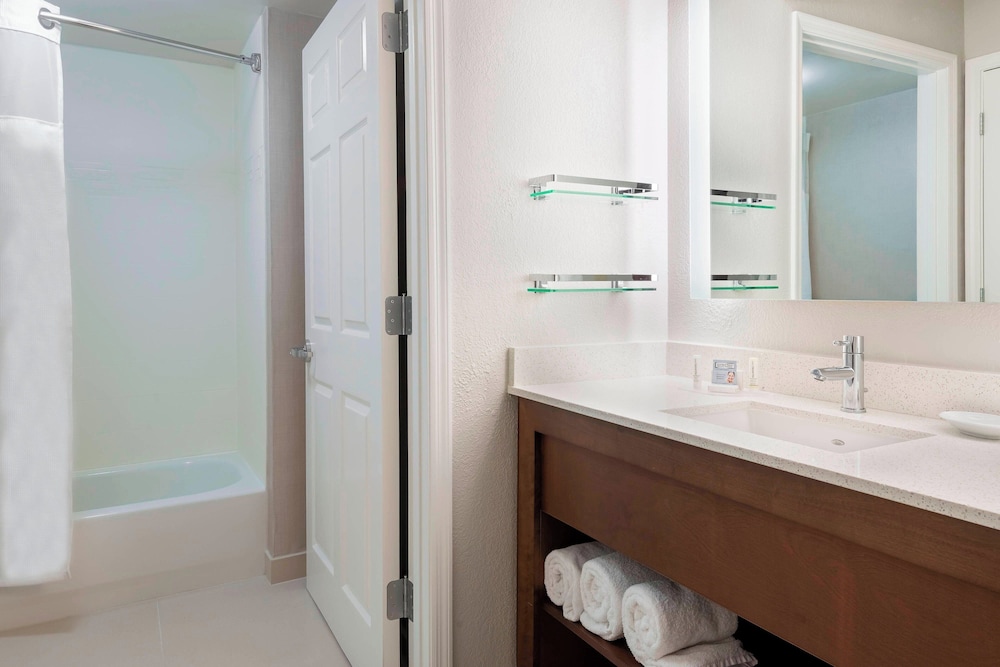 Suite, 1 Bedroom (Hearing Accessible)